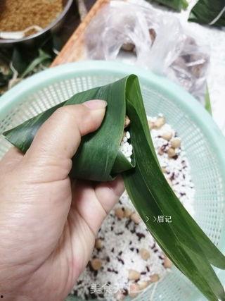 怎样包三角粽子视频,轻松学会三角粽子的包法与技巧