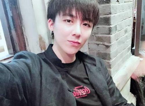 吃瓜爆料抖音男,男生成热门话题，揭秘背后真相