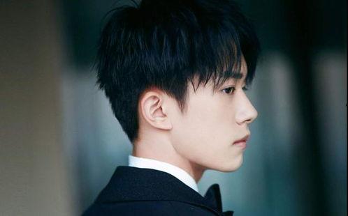 今日吃瓜易烊千玺唐艺昕,吃瓜群众热议娱乐圈新恋情