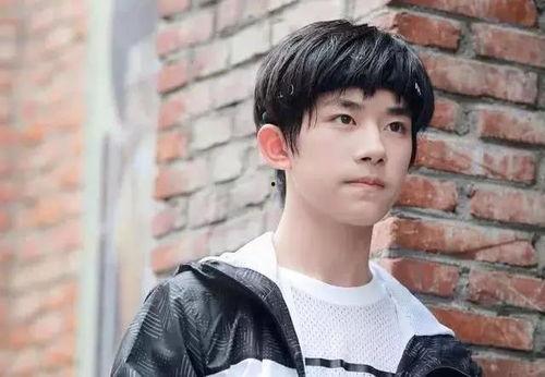 今日吃瓜易烊千玺唐艺昕,吃瓜群众热议娱乐圈新恋情