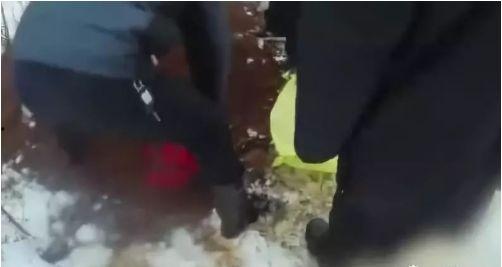 女生尿裤子视频